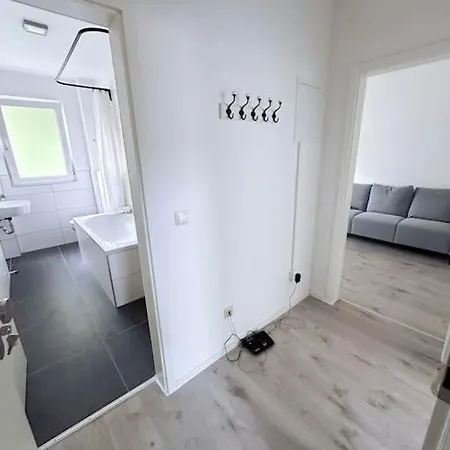 With Wifi, Kitchen And 4k Tv Essen
