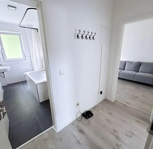 With Wifi, Kitchen And 4k Tv Essen