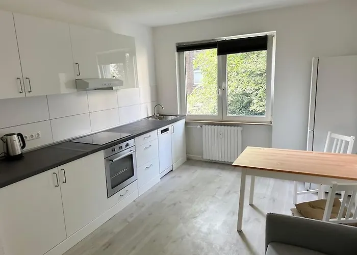 With Wifi, Kitchen And 4k Tv Essen